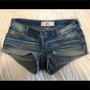 Size 5 MEDIUM WASH SHORTS! 💙✨
